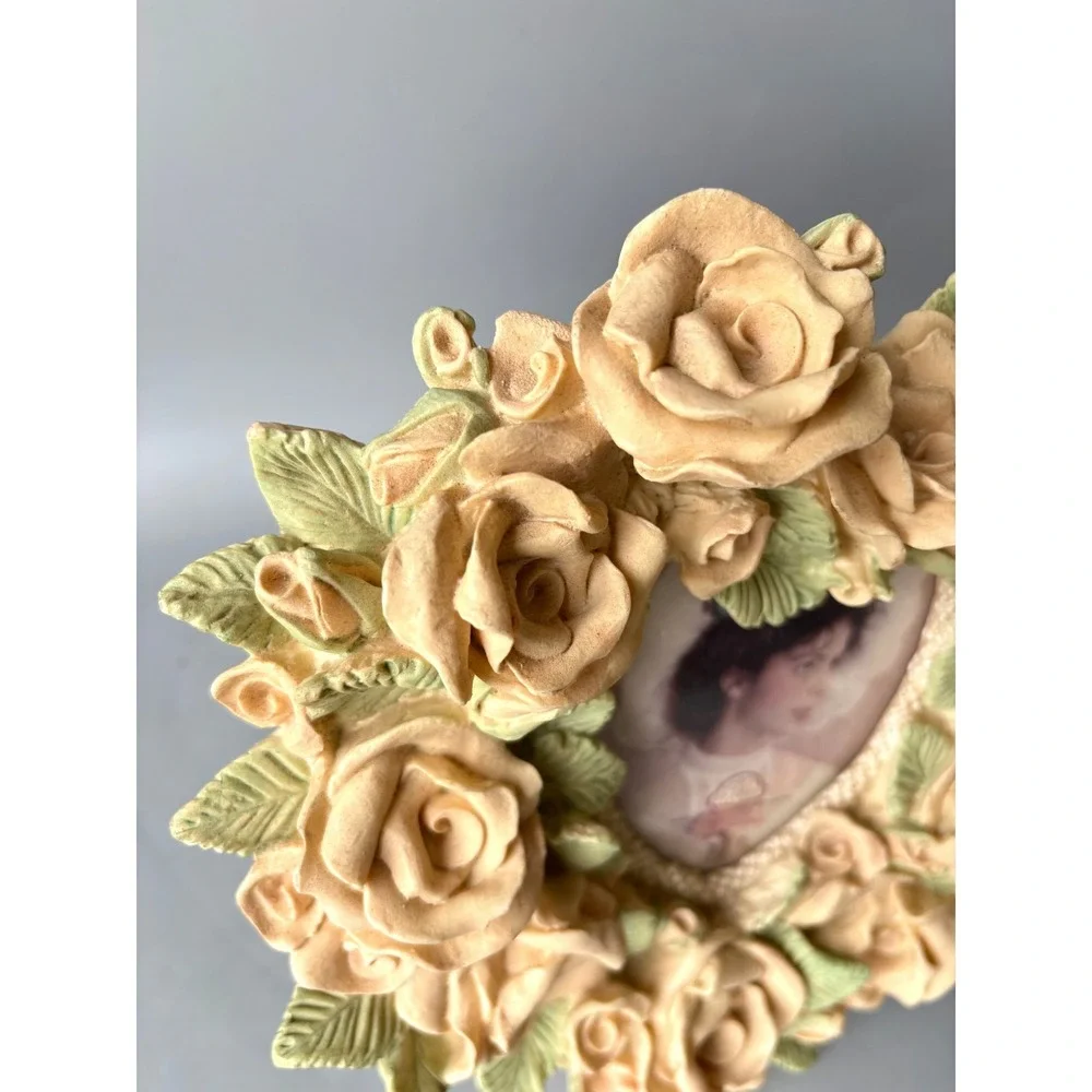 Vtg 1991 United Design Fancy Frames Heart Bouquet 3D Rose Floral‎ Picture Frame